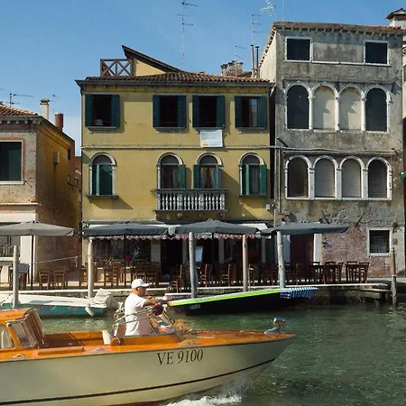 Holiday home Palazzo Veneziano Direct At The Canal With Roof Terrace Venice