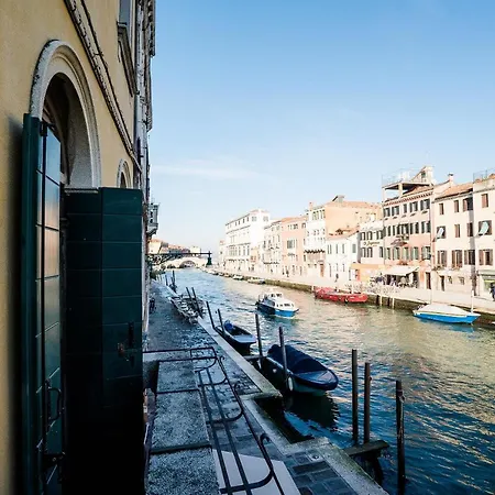 Palazzo Veneziano Direct At The Canal With Roof Terrace *
