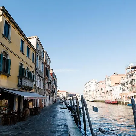 Palazzo Veneziano Direct At The Canal With Roof Terrace Holiday home Venice