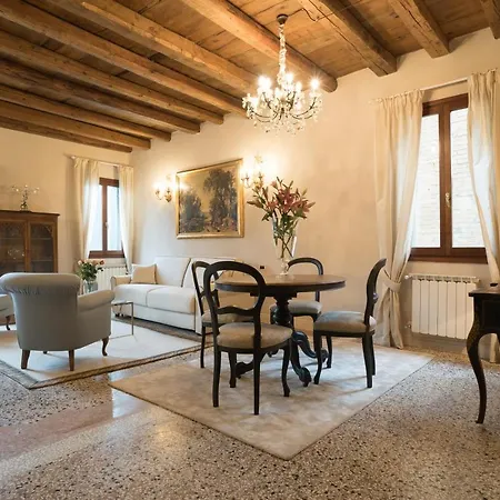 Palazzo Veneziano Direct At The Canal With Roof Terrace Holiday home Venice