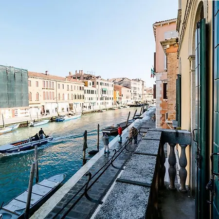 Holiday home Palazzo Veneziano Direct At The Canal With Roof Terrace