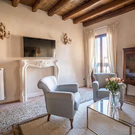 Palazzo Veneziano Direct At The Canal With Roof Terrace