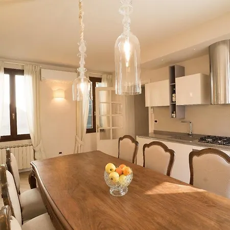 Palazzo Veneziano Direct At The Canal With Roof Terrace Holiday home Venice