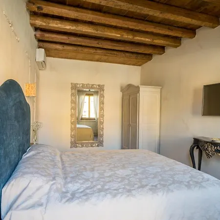 Holiday home Palazzo Veneziano Direct At The Canal With Roof Terrace
