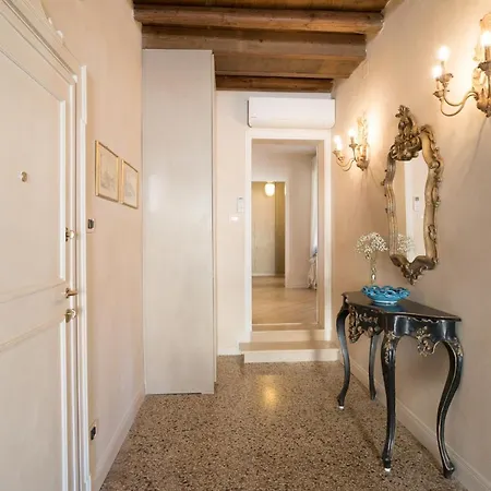 Holiday home Palazzo Veneziano Direct At The Canal With Roof Terrace