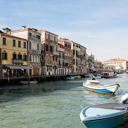 Palazzo Veneziano Direct At The Canal With Roof Terrace Venice