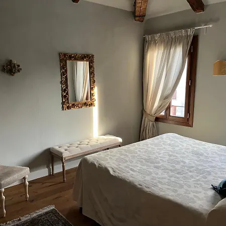 Palazzo Veneziano Direct At The Canal With Roof Terrace Holiday home