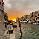 Palazzo Veneziano Direct At The Canal With Roof Terrace
