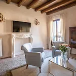Palazzo Veneziano Direct At The Canal With Roof Terrace