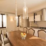 Palazzo Veneziano Direct At The Canal With Roof Terrace بيت للعطل البندقية