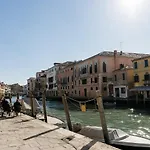 بيت للعطل Palazzo Veneziano Direct At The Canal With Roof Terrace