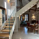 Palazzo Veneziano Direct At The Canal With Roof Terrace بيت للعطل