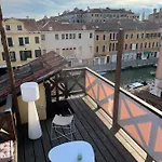 بيت للعطل Palazzo Veneziano Direct At The Canal With Roof Terrace