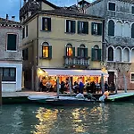 Palazzo Veneziano Direct At The Canal With Roof Terrace البندقية
