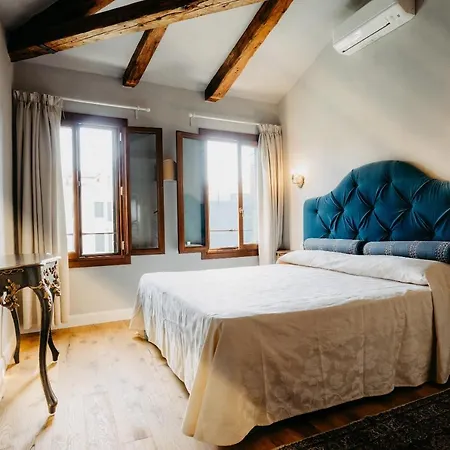 Palazzo Veneziano Direct At The Canal With Roof Terrace *