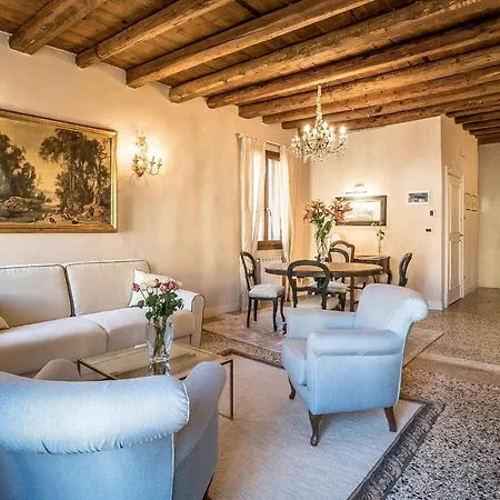 Ferienhaus Palazzo Veneziano Direct At The Canal With Roof Terrace