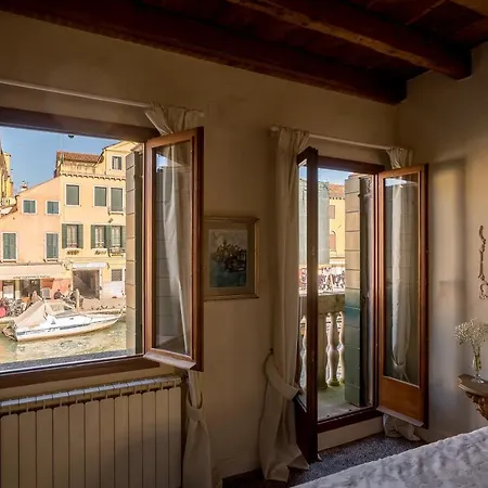Palazzo Veneziano Direct At The Canal With Roof Terrace Nyaraló *