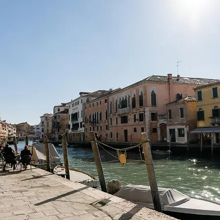Nyaraló Palazzo Veneziano Direct At The Canal With Roof Terrace