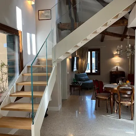Palazzo Veneziano Direct At The Canal With Roof Terrace Nyaraló