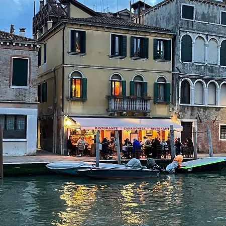 Palazzo Veneziano Direct At The Canal With Roof Terrace Velence