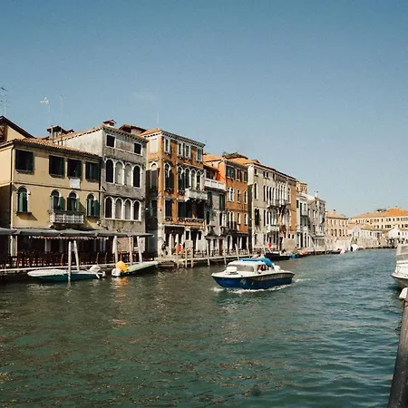 Tatil Evi Palazzo Veneziano Direct At The Canal With Roof Terrace Venedik