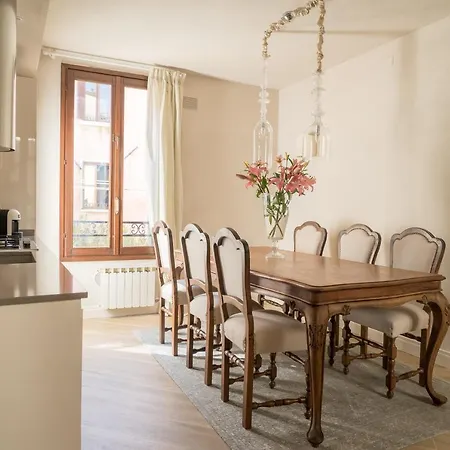 Palazzo Veneziano Direct At The Canal With Roof Terrace Venedik
